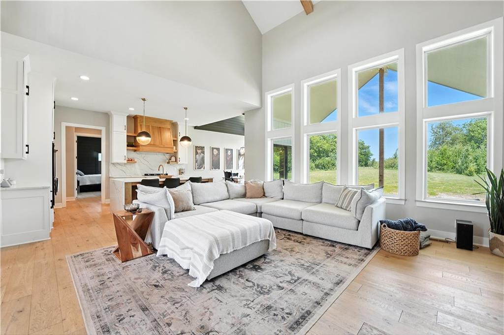 Liberty, Missouri, 64068, United States, 6 Bedrooms Bedrooms, ,5 BathroomsBathrooms,Residential,Active,1922515