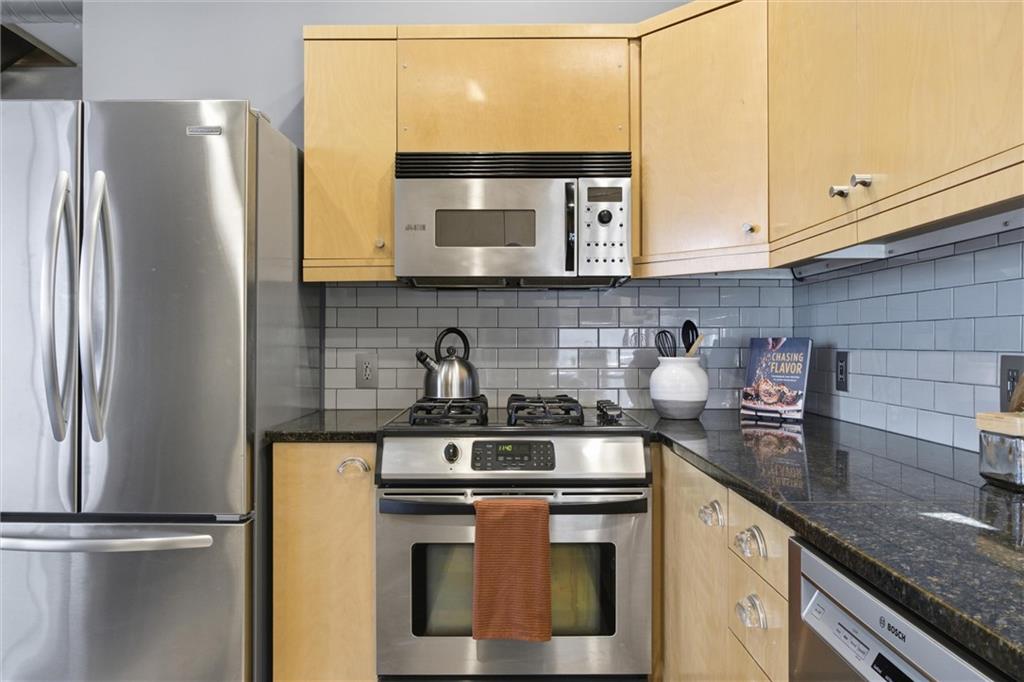 Kansas City, Missouri, 64108, United States, 2 Bedrooms Bedrooms, ,3 BathroomsBathrooms,Residential,Active,1988723