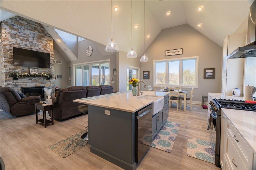 Altamont, Missouri, 64620, United States, 4 Bedrooms Bedrooms, ,4 BathroomsBathrooms,Residential,Active,1774004