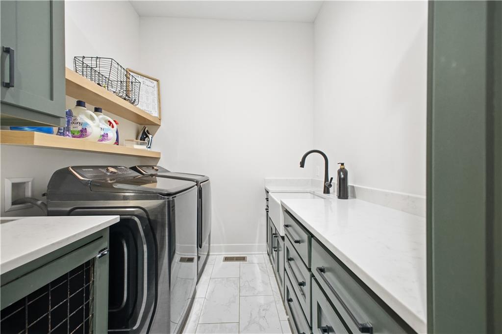 St Joseph, Missouri, 64507, United States, 5 Bedrooms Bedrooms, ,5 BathroomsBathrooms,Residential,Active,2007340