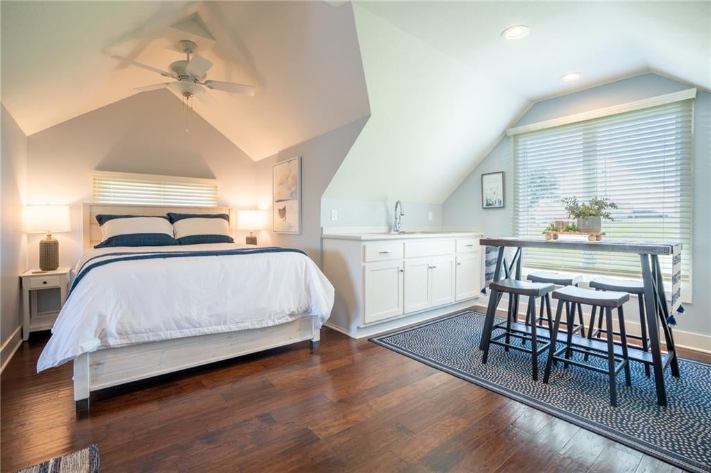 Altamont, Missouri, 64620, United States, 5 Bedrooms Bedrooms, ,5 BathroomsBathrooms,Residential,Active,1880022