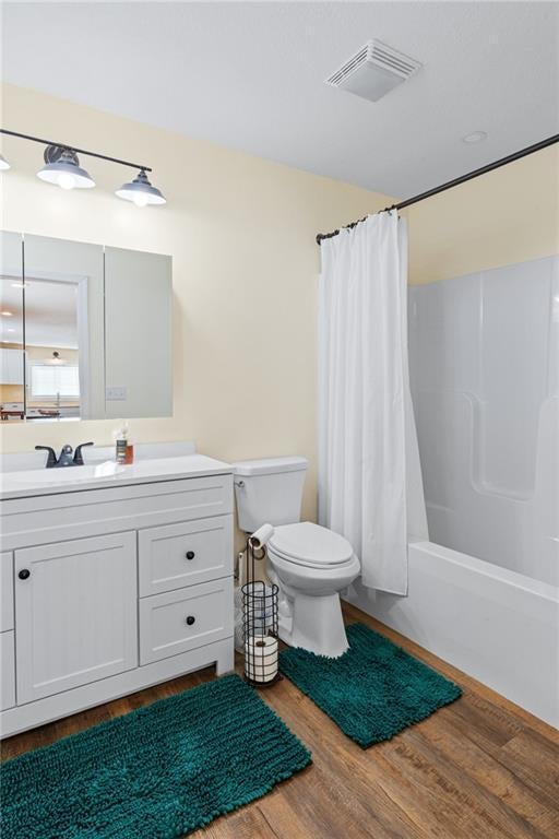 Gallatin, Missouri, 64640, United States, 5 Bedrooms Bedrooms, ,5 BathroomsBathrooms,Residential,Active,1953380