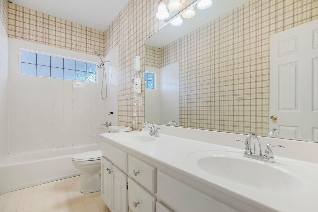 Belton, Missouri, 64012, United States, 4 Bedrooms Bedrooms, ,4 BathroomsBathrooms,Residential,Active,1839446