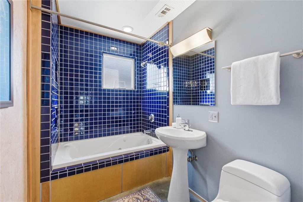 Kansas City, Missouri, 64108, United States, 2 Bedrooms Bedrooms, ,3 BathroomsBathrooms,Residential,Active,1988723