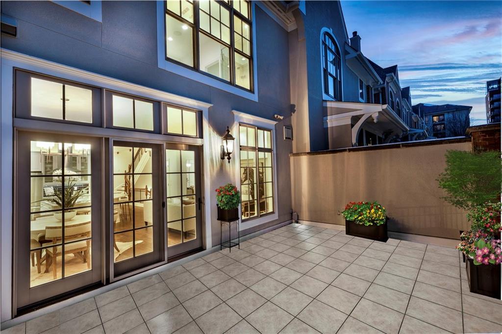 Kansas City, Missouri, 64112, United States, 3 Bedrooms Bedrooms, ,3 BathroomsBathrooms,Residential,Active,1922740