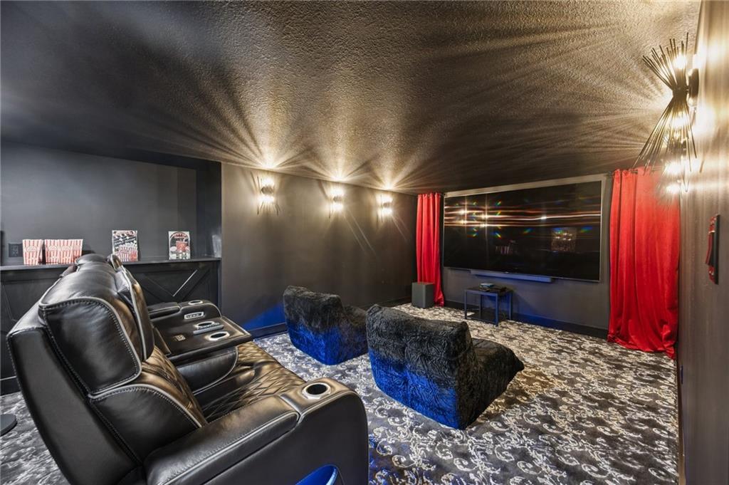 Riverside, Missouri, 64150, United States, 7 Bedrooms Bedrooms, ,6 BathroomsBathrooms,Residential,Active,1960175