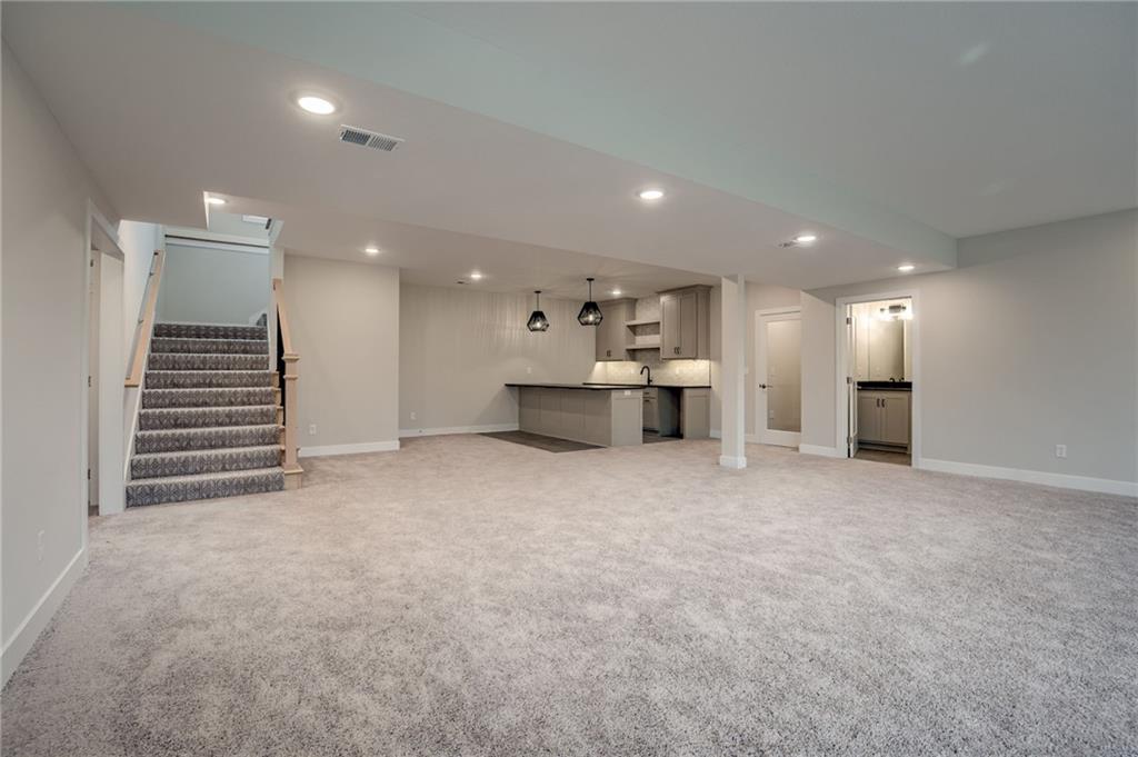 Riverside, Missouri, 64150, United States, 5 Bedrooms Bedrooms, ,4 BathroomsBathrooms,Residential,Active,1702789