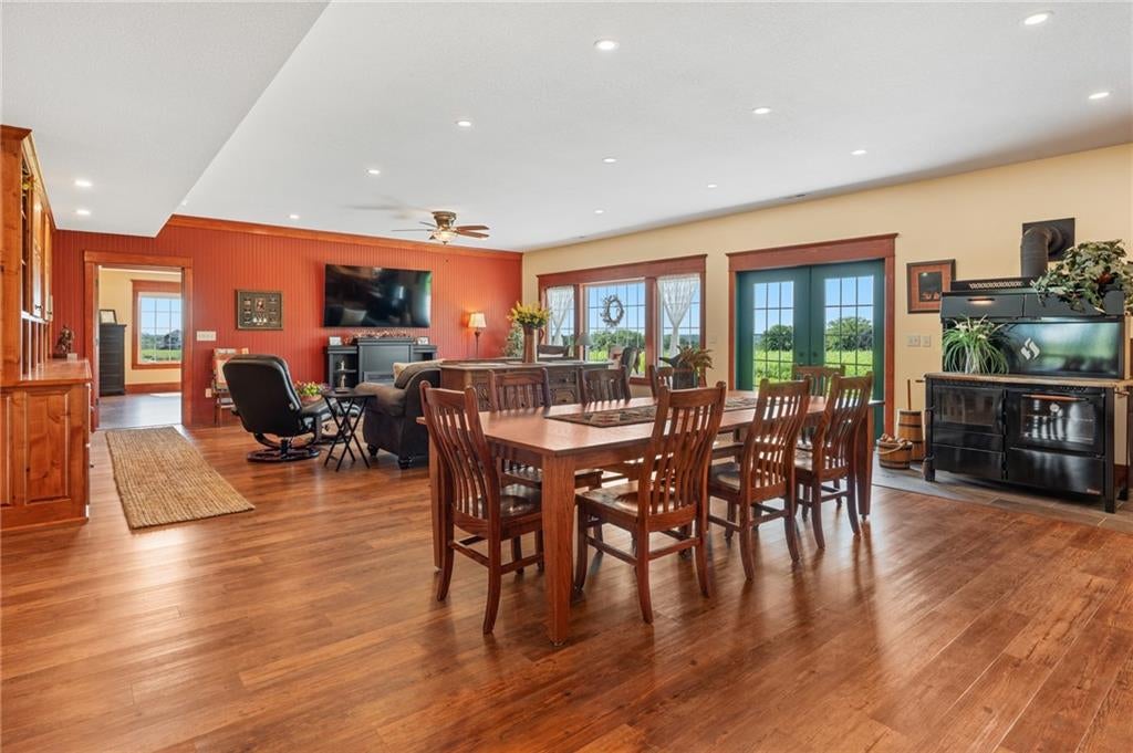 Gallatin, Missouri, 64640, United States, 5 Bedrooms Bedrooms, ,5 BathroomsBathrooms,Residential,Active,1953380