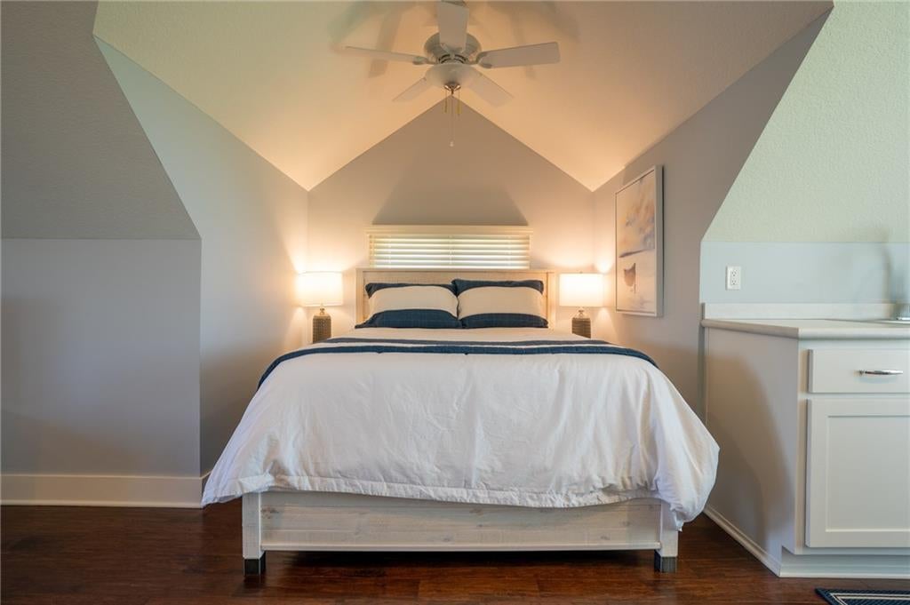 Altamont, Missouri, 64620, United States, 5 Bedrooms Bedrooms, ,5 BathroomsBathrooms,Residential,Active,1880022