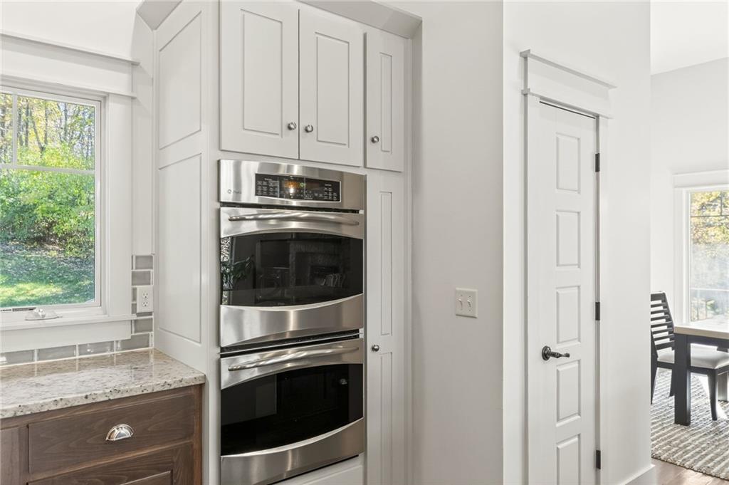 Parkville, Missouri, 64152, United States, 4 Bedrooms Bedrooms, ,5 BathroomsBathrooms,Residential,Active,1987258