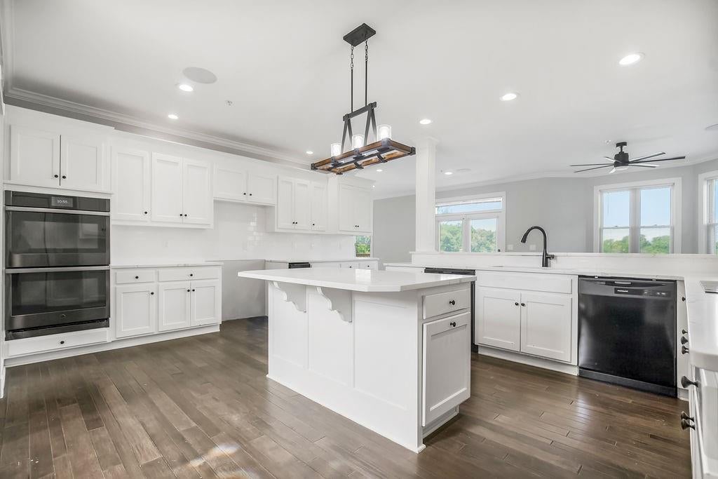 Grandview, Missouri, 64030, United States, 8 Bedrooms Bedrooms, ,5 BathroomsBathrooms,Residential,Active,1892623