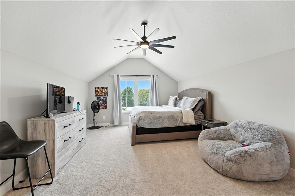 Liberty, Missouri, 64068, United States, 6 Bedrooms Bedrooms, ,5 BathroomsBathrooms,Residential,Active,1922515