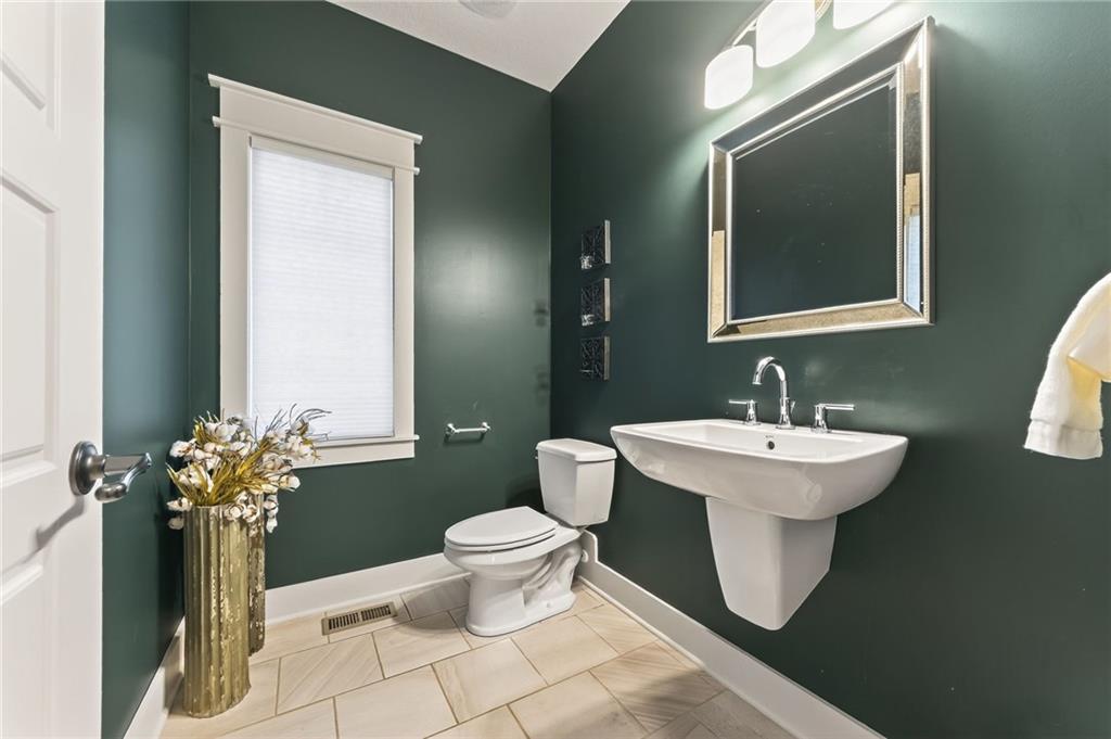 Parkville, Missouri, 64152, United States, 4 Bedrooms Bedrooms, ,5 BathroomsBathrooms,Residential,Active,1987258