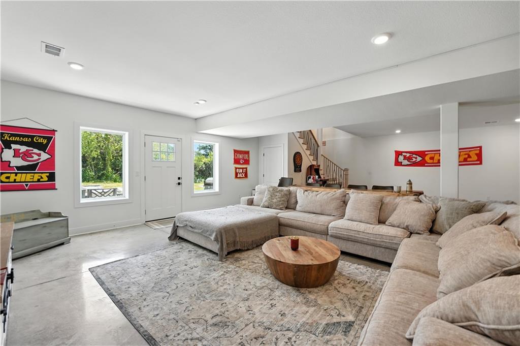 Liberty, Missouri, 64068, United States, 6 Bedrooms Bedrooms, ,5 BathroomsBathrooms,Residential,Active,1922515