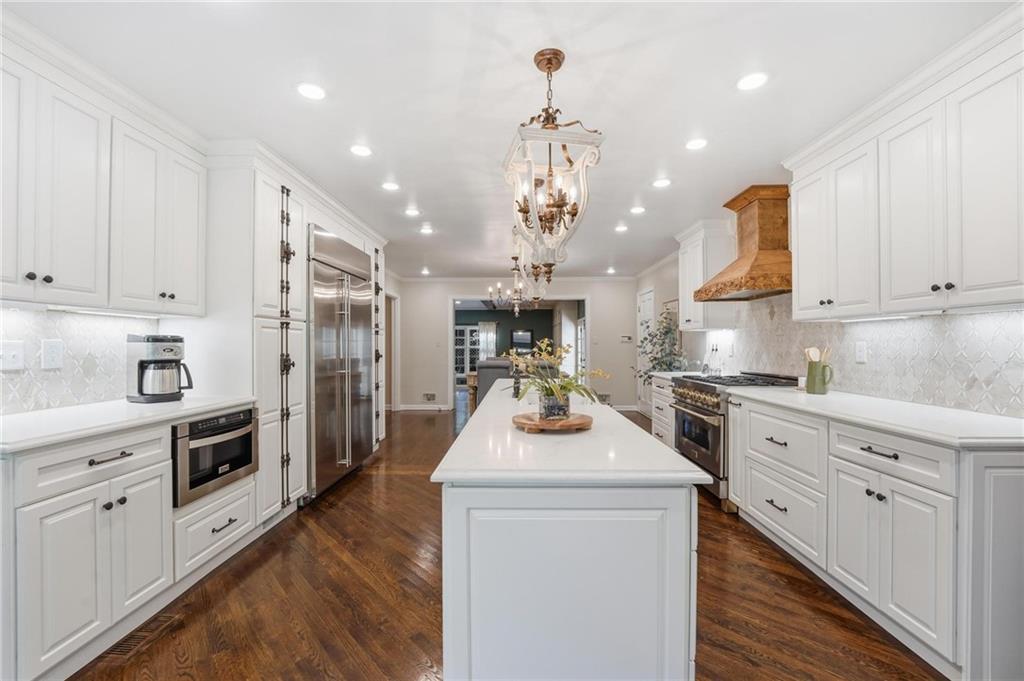 Kansas City, Missouri, 64113, United States, 3 Bedrooms Bedrooms, ,3 BathroomsBathrooms,Residential,Active,1987240