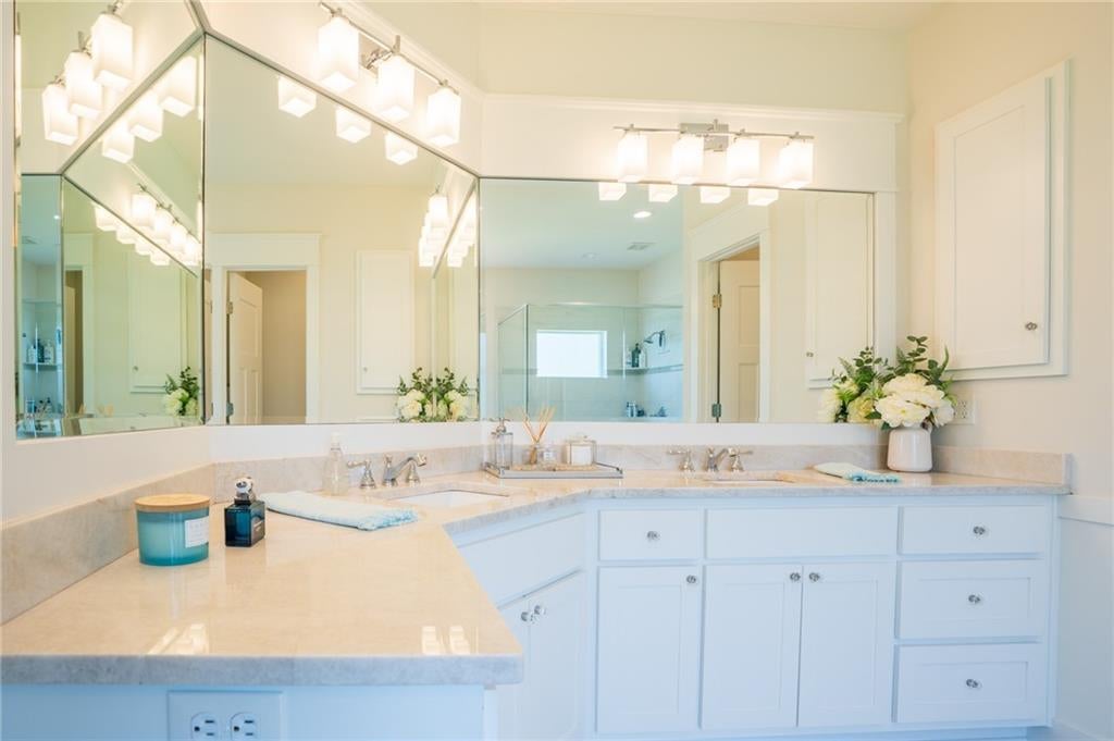 Altamont, Missouri, 64620, United States, 5 Bedrooms Bedrooms, ,5 BathroomsBathrooms,Residential,Active,1880022