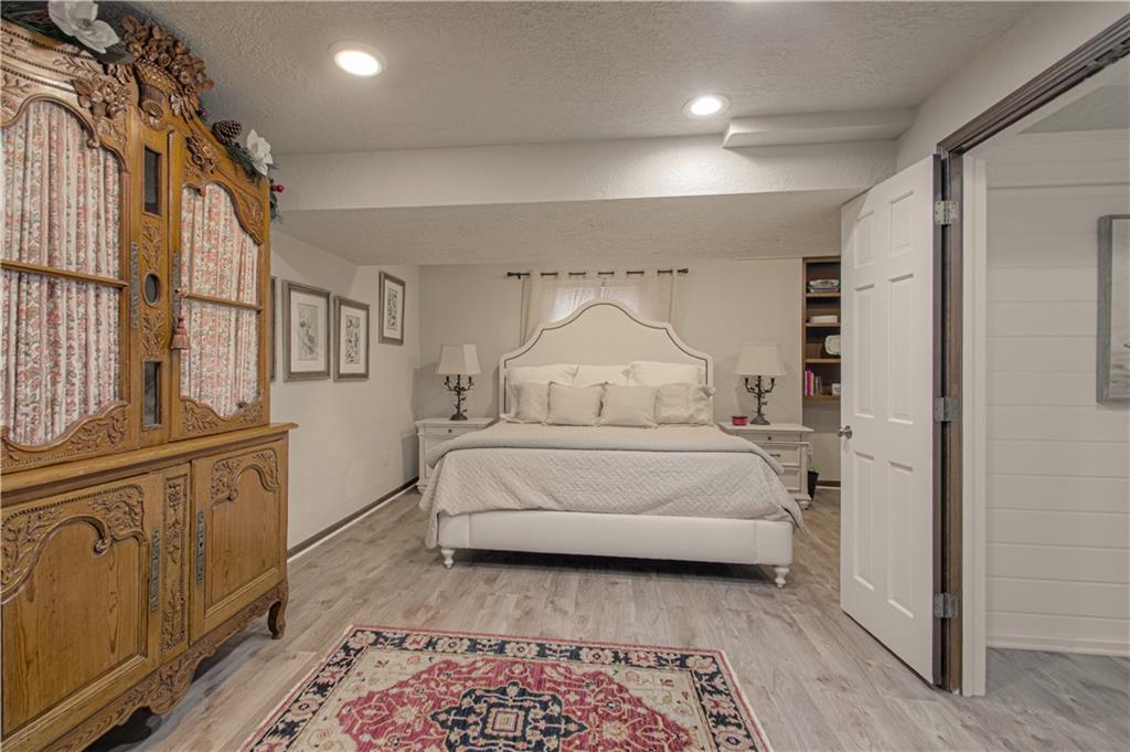 Prairie Village, Kansas, 66208, United States, 4 Bedrooms Bedrooms, ,4 BathroomsBathrooms,Residential,Active,1944109