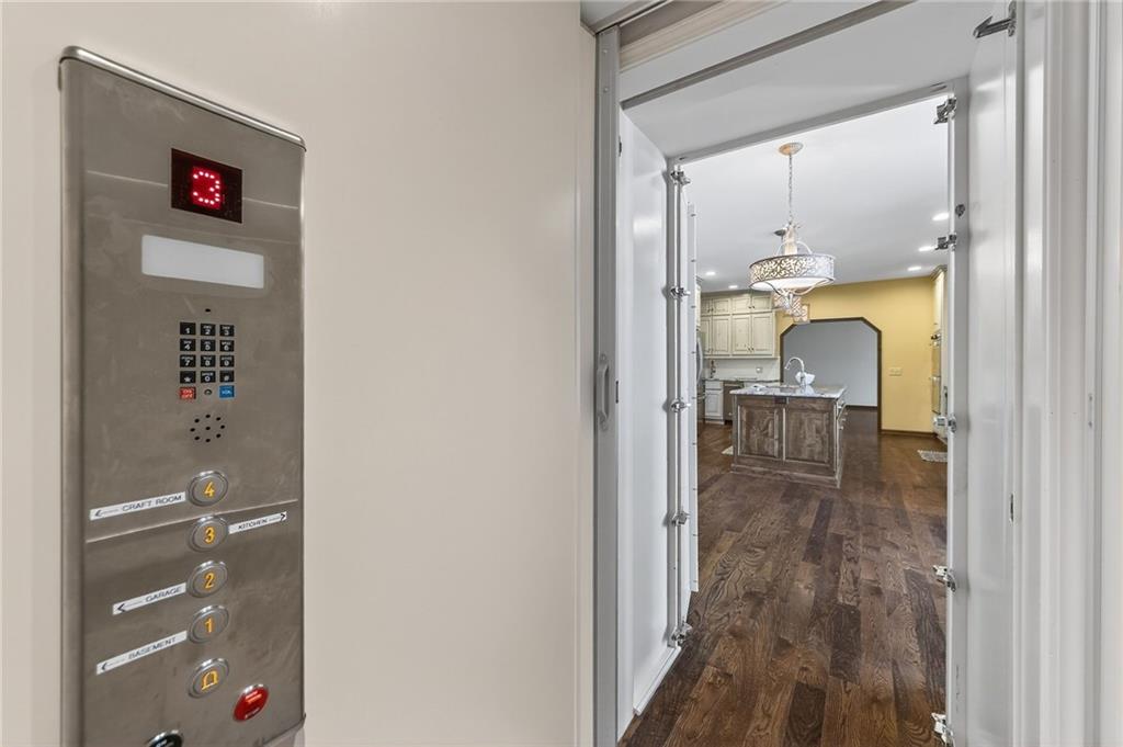 Liberty, Missouri, 64068, United States, 4 Bedrooms Bedrooms, ,7 BathroomsBathrooms,Residential,Active,1987271