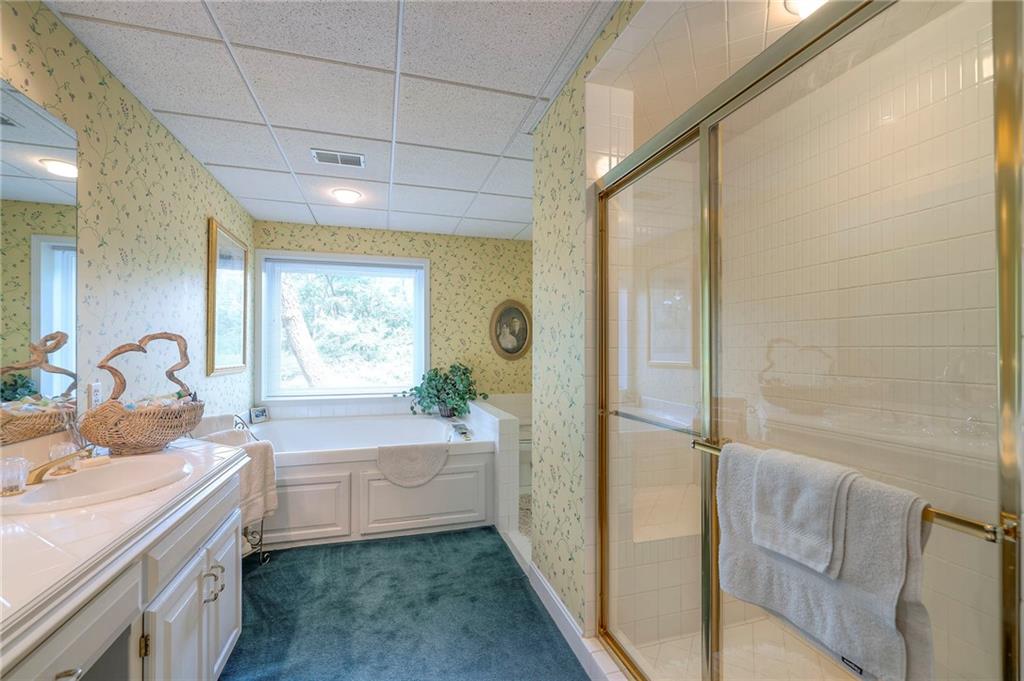 Kansas City, Missouri, 64114, United States, 5 Bedrooms Bedrooms, ,9 BathroomsBathrooms,Residential,Active,1929676
