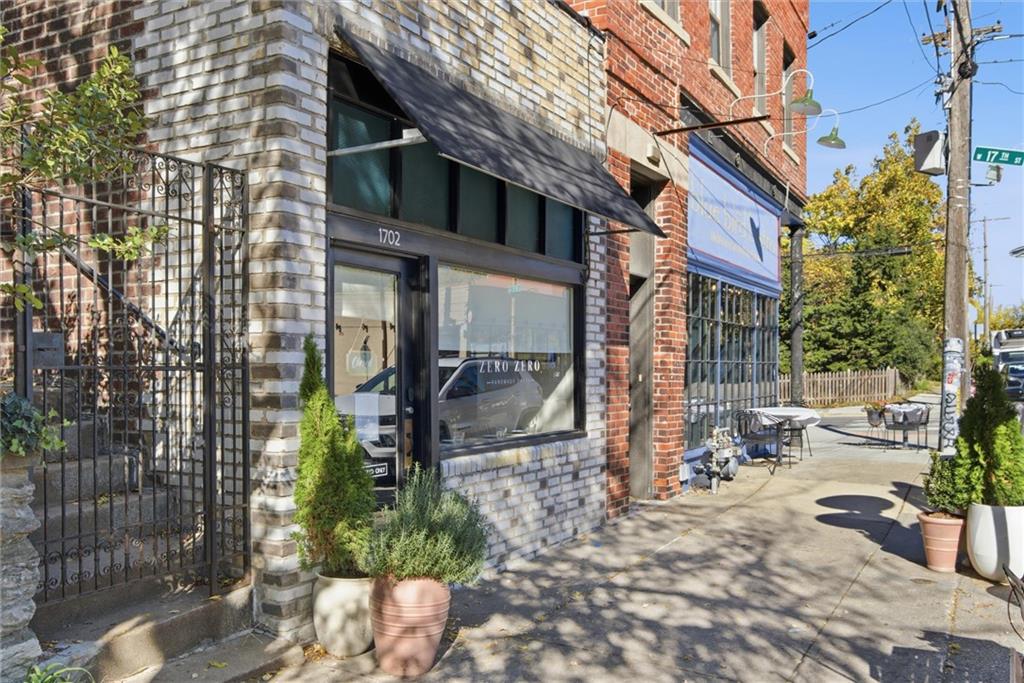 Kansas City, Missouri, 64108, United States, 2 Bedrooms Bedrooms, ,3 BathroomsBathrooms,Residential,Active,1988723