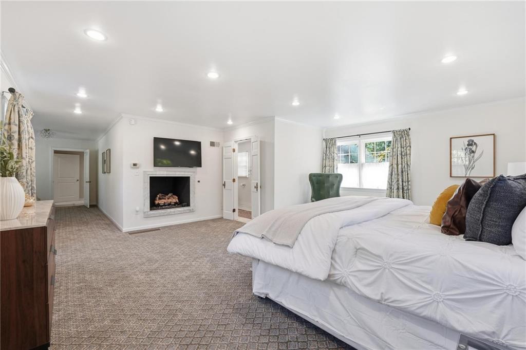 Kansas City, Missouri, 64113, United States, 3 Bedrooms Bedrooms, ,3 BathroomsBathrooms,Residential,Active,1987240