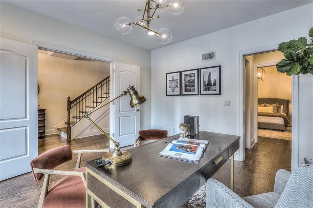 Kansas City, Missouri, 64112, United States, 3 Bedrooms Bedrooms, ,3 BathroomsBathrooms,Residential,Active,1922740