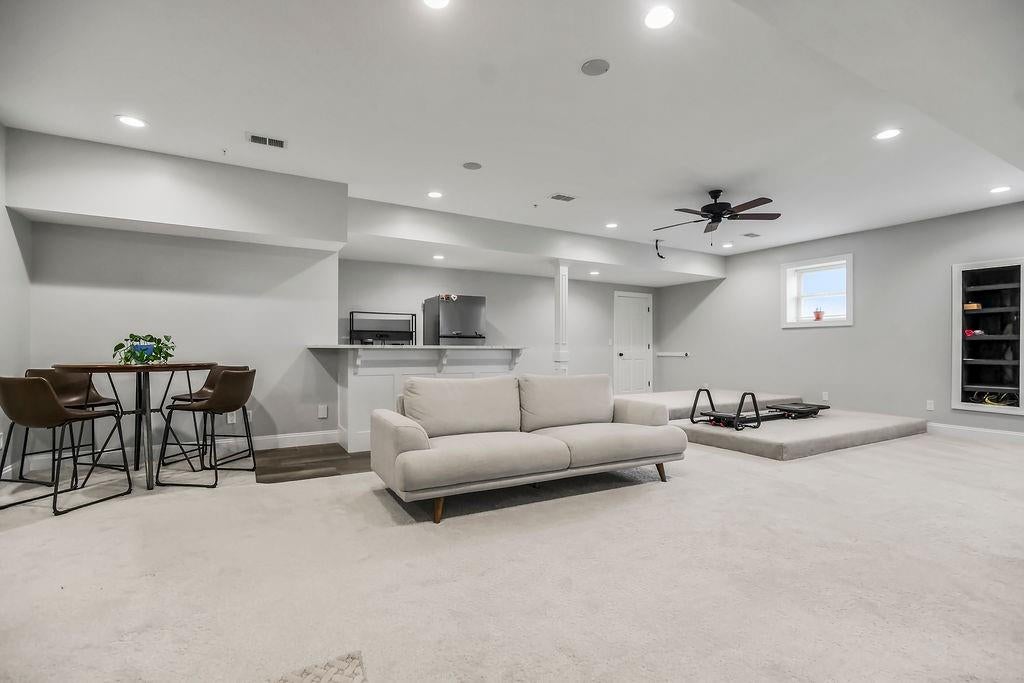 Grandview, Missouri, 64030, United States, 8 Bedrooms Bedrooms, ,5 BathroomsBathrooms,Residential,Active,1892623