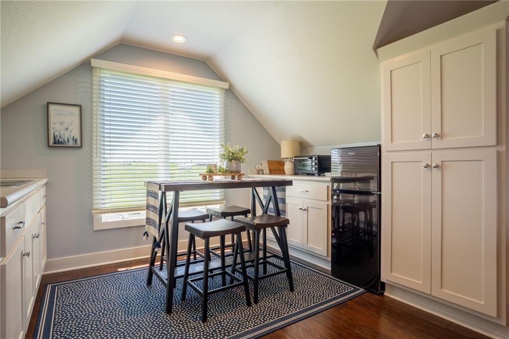 Altamont, Missouri, 64620, United States, 5 Bedrooms Bedrooms, ,5 BathroomsBathrooms,Residential,Active,1880022