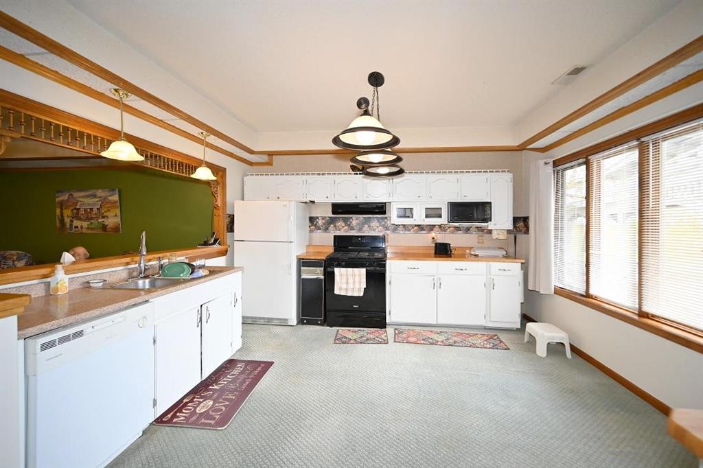 Weston, Missouri, 64098, United States, 4 Bedrooms Bedrooms, ,3 BathroomsBathrooms,Residential,Active,1989765