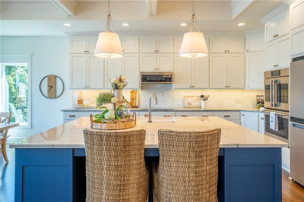 Altamont, Missouri, 64620, United States, 5 Bedrooms Bedrooms, ,5 BathroomsBathrooms,Residential,Active,1880022