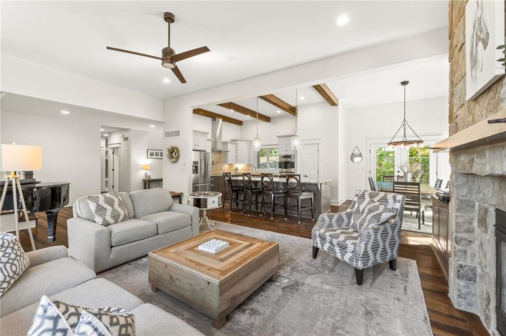 Parkville, Missouri, 64152, United States, 4 Bedrooms Bedrooms, ,5 BathroomsBathrooms,Residential,Active,1987258