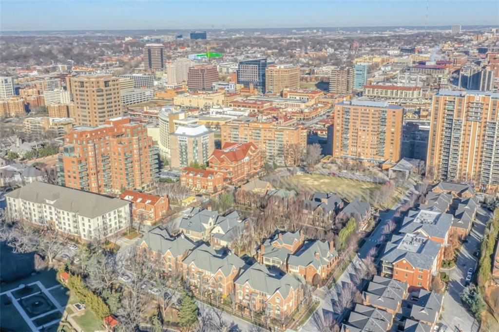 Kansas City, Missouri, 64112, United States, 3 Bedrooms Bedrooms, ,3 BathroomsBathrooms,Residential,Active,1922740