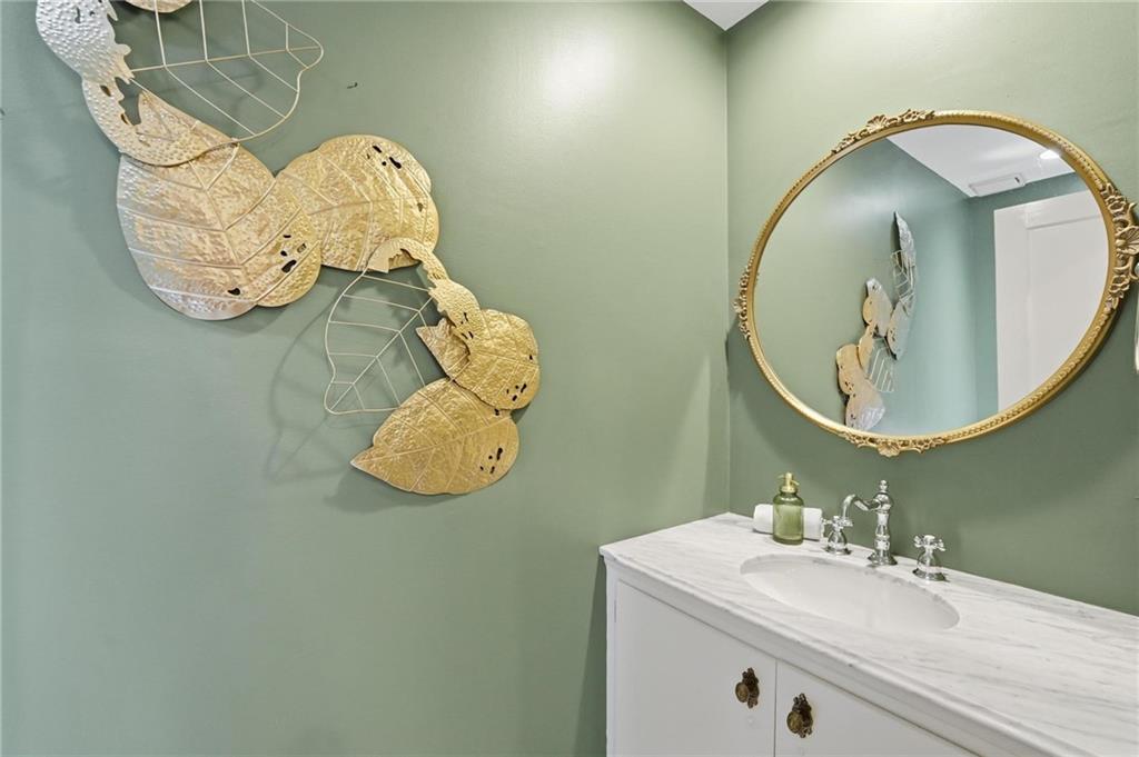 Kansas City, Missouri, 64113, United States, 3 Bedrooms Bedrooms, ,3 BathroomsBathrooms,Residential,Active,1987240