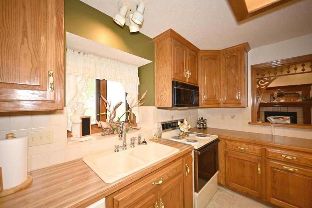 Weston, Missouri, 64098, United States, 4 Bedrooms Bedrooms, ,3 BathroomsBathrooms,Residential,Active,1989765