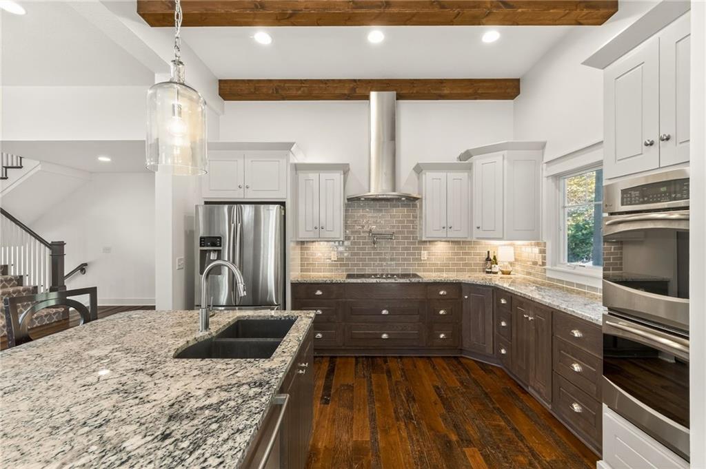 Parkville, Missouri, 64152, United States, 4 Bedrooms Bedrooms, ,5 BathroomsBathrooms,Residential,Active,1987258