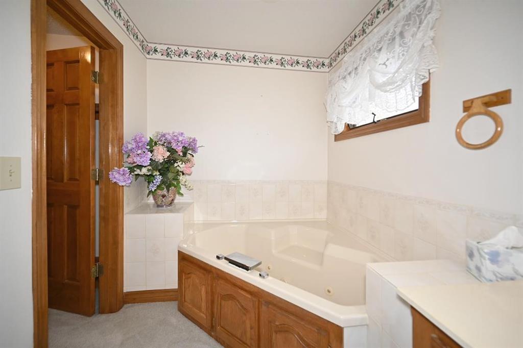 Weston, Missouri, 64098, United States, 4 Bedrooms Bedrooms, ,3 BathroomsBathrooms,Residential,Active,1989765