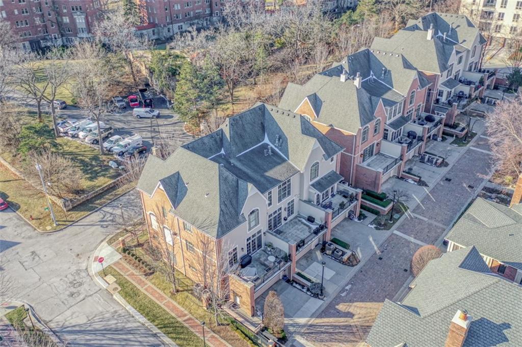 Kansas City, Missouri, 64112, United States, 3 Bedrooms Bedrooms, ,3 BathroomsBathrooms,Residential,Active,1922740