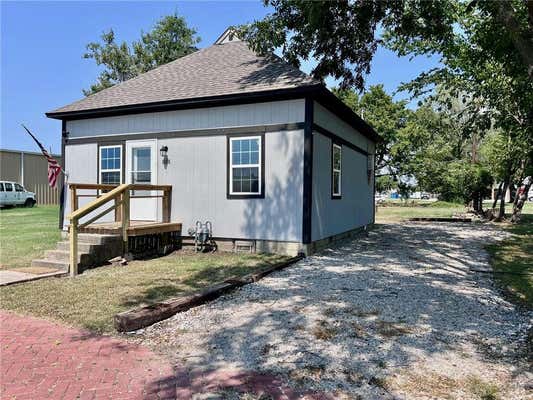 1106 W 12TH ST, COFFEYVILLE, KS 67337 - Image 1