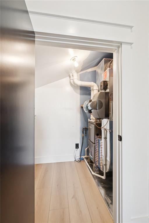 Riverside, Missouri, 64150, United States, 7 Bedrooms Bedrooms, ,6 BathroomsBathrooms,Residential,Active,1960175