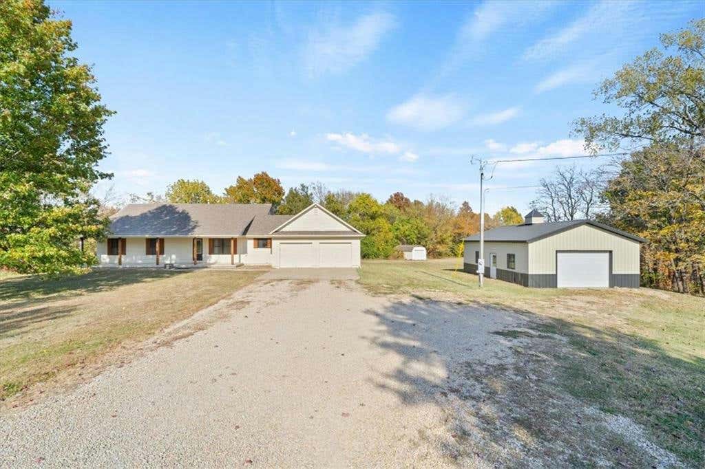 25112 JOHN RD, HARRISONVILLE, MO 64701, photo 1 of 32