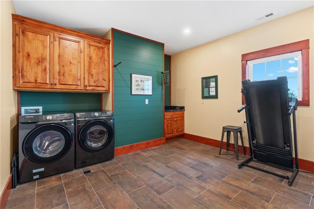 Gallatin, Missouri, 64640, United States, 5 Bedrooms Bedrooms, ,5 BathroomsBathrooms,Residential,Active,1953380