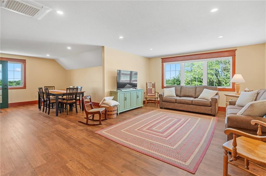 Gallatin, Missouri, 64640, United States, 5 Bedrooms Bedrooms, ,5 BathroomsBathrooms,Residential,Active,1953380