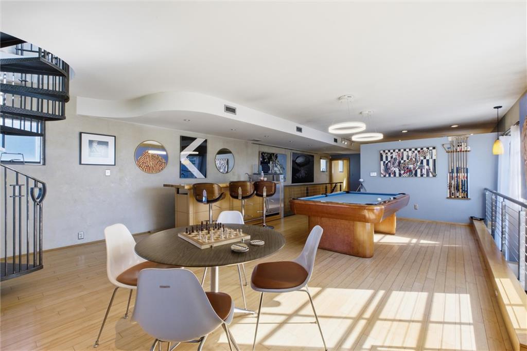 Kansas City, Missouri, 64108, United States, 2 Bedrooms Bedrooms, ,3 BathroomsBathrooms,Residential,Active,1988723