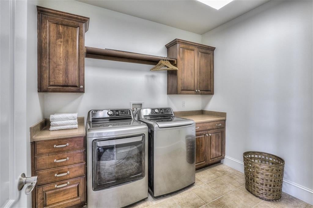 Kansas City, Missouri, 64112, United States, 3 Bedrooms Bedrooms, ,3 BathroomsBathrooms,Residential,Active,1922740