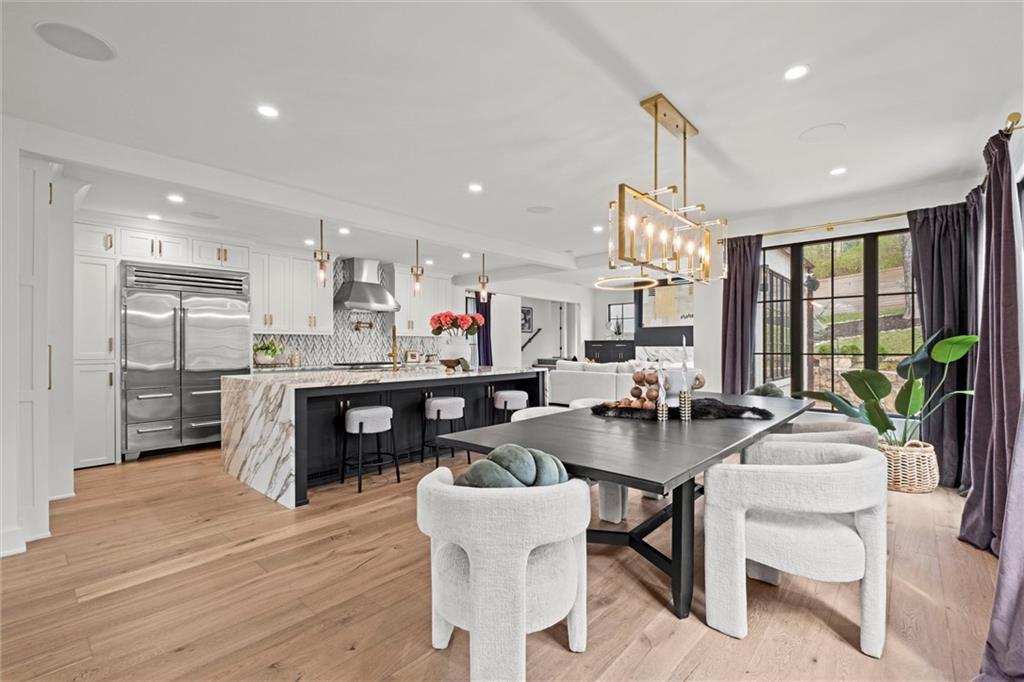 Kansas City, Missouri, 64112, United States, 4 Bedrooms Bedrooms, ,4 BathroomsBathrooms,Residential,Active,1748721