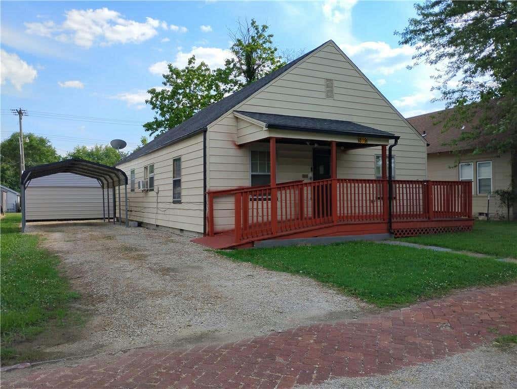 819 W 1ST ST, COFFEYVILLE, KS 67337, photo 1 of 43