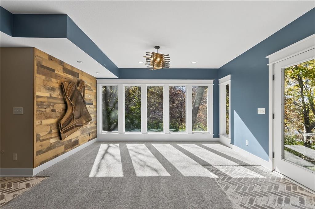 Parkville, Missouri, 64152, United States, 4 Bedrooms Bedrooms, ,5 BathroomsBathrooms,Residential,Active,1987258