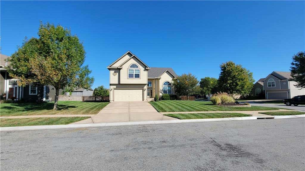 638 E MEADOWLARK PL, GARDNER, KS 66030, photo 1 of 64