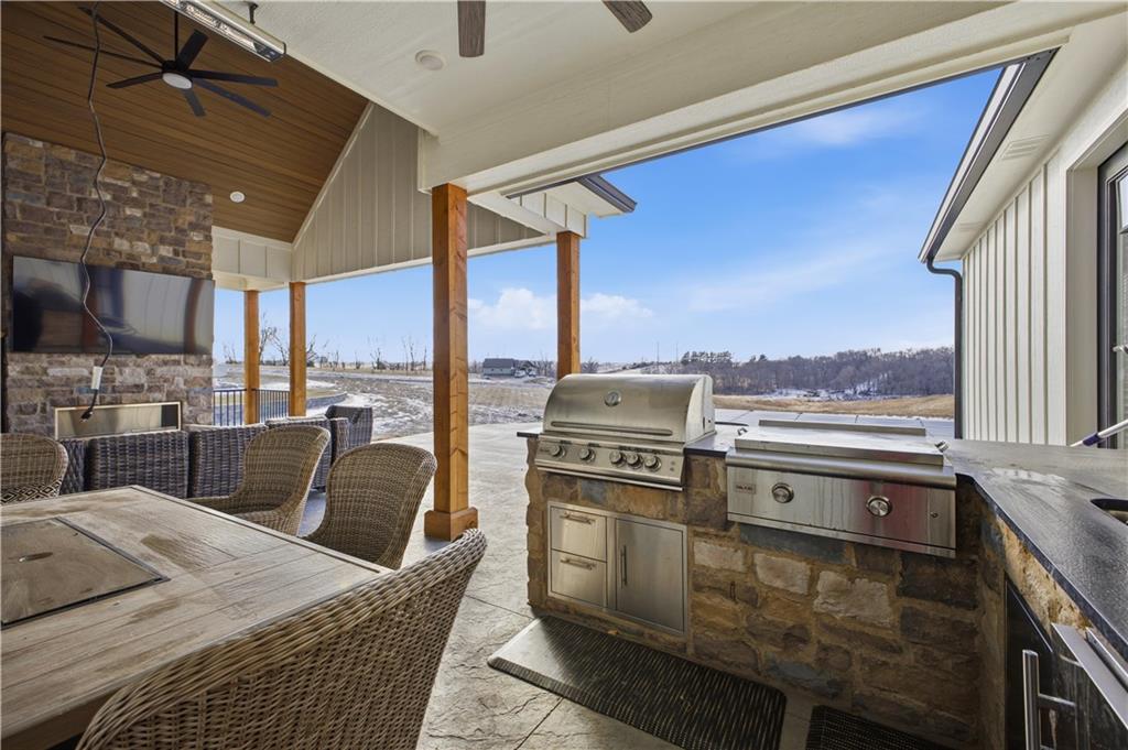 St Joseph, Missouri, 64507, United States, 5 Bedrooms Bedrooms, ,5 BathroomsBathrooms,Residential,Active,2007340