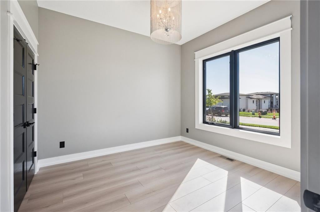 Riverside, Missouri, 64150, United States, 7 Bedrooms Bedrooms, ,6 BathroomsBathrooms,Residential,Active,1960175